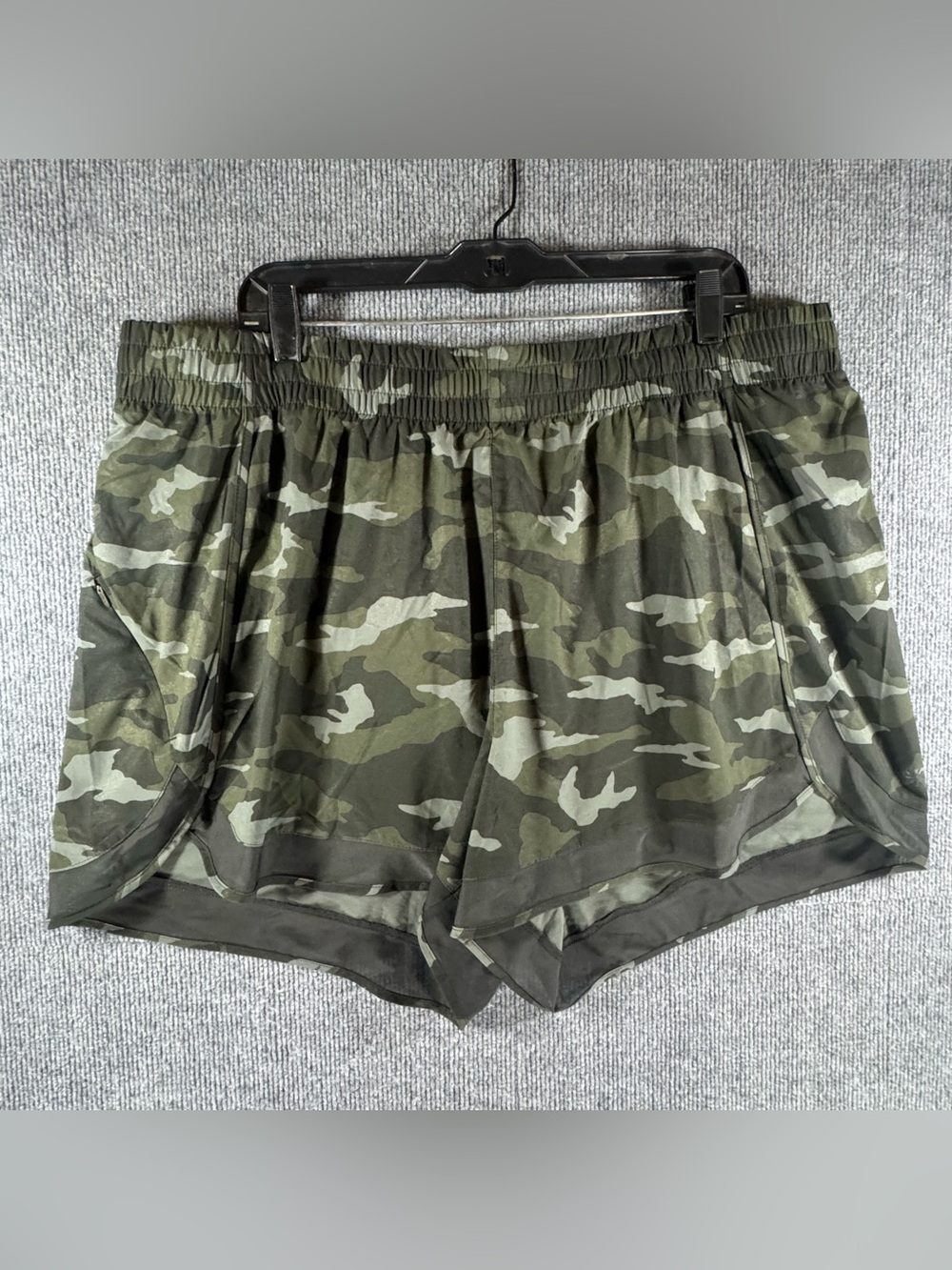 Athleta Running Shorts Plus Size 2X Olive Green Camo Mesh Racer Run Zip Gym Gorp